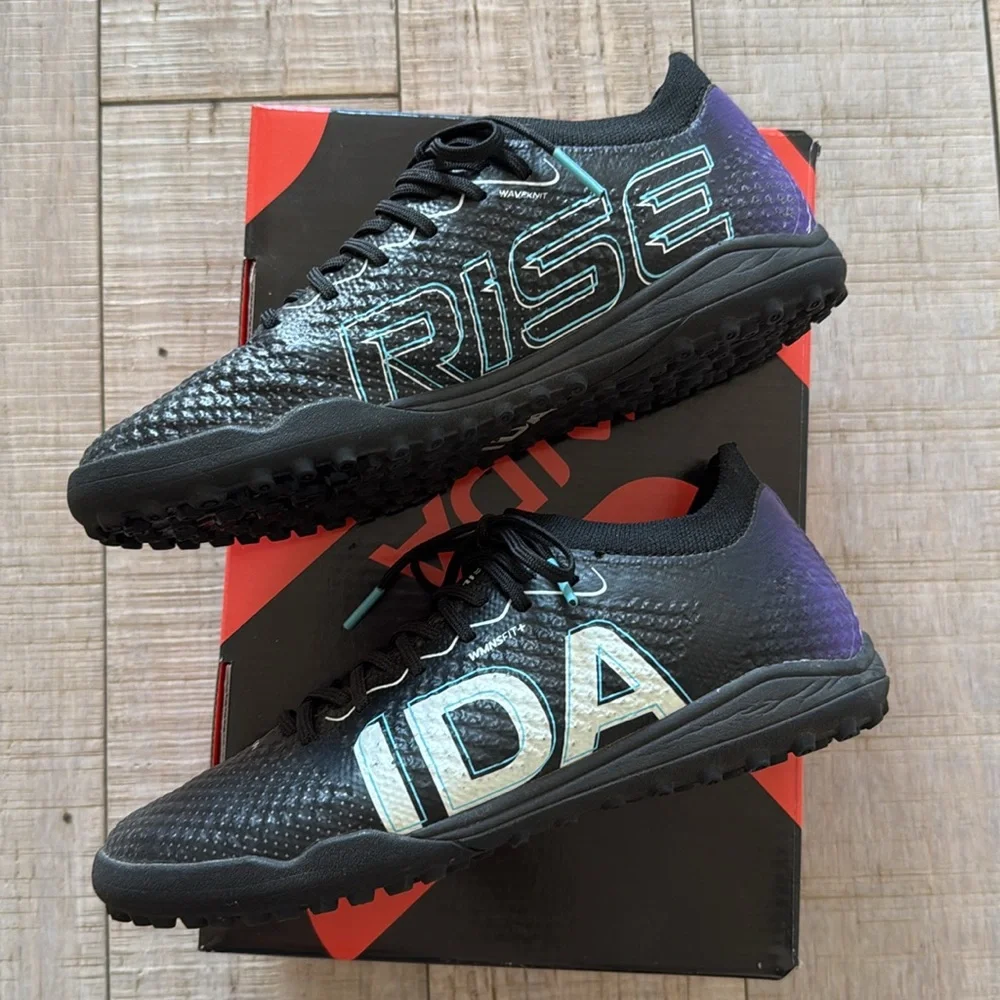 WOMEN’S specific IDA Rise indoor soccer/turf shoes in size 6.